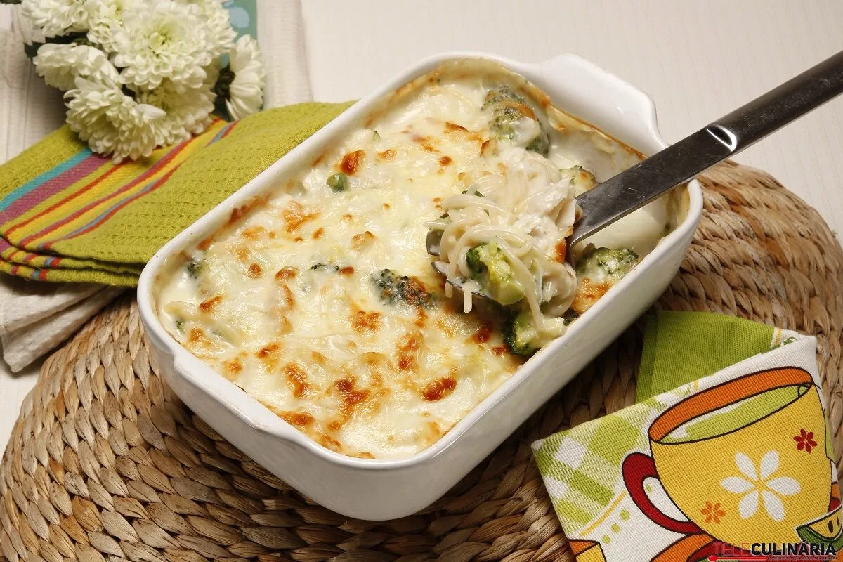 Esparguete com peixe gratinado