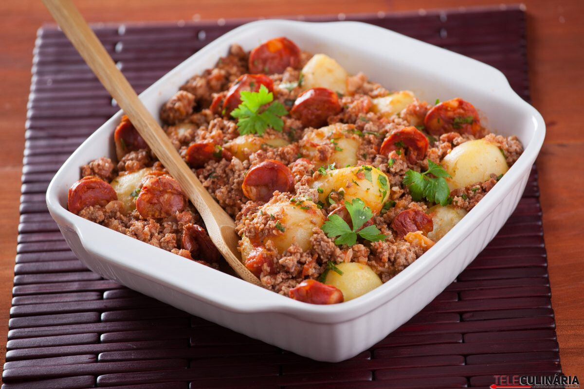 Tabuleiro de batatas à bolonhesa