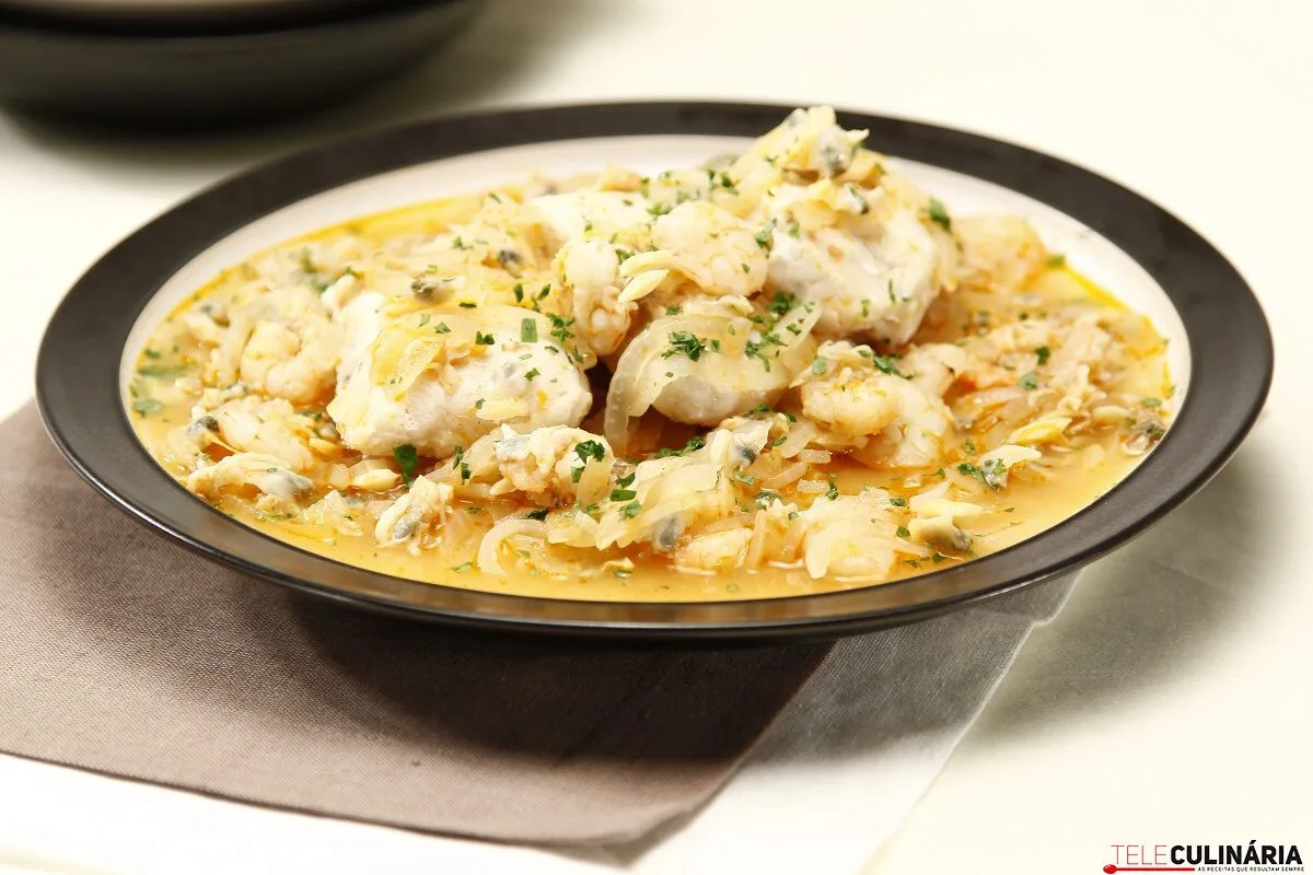 Medalhões de pescada à normanda (robot de cozinha)