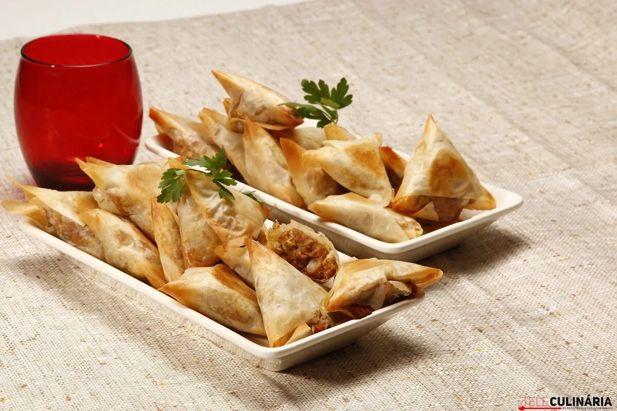 Chamuças de alheira no forno