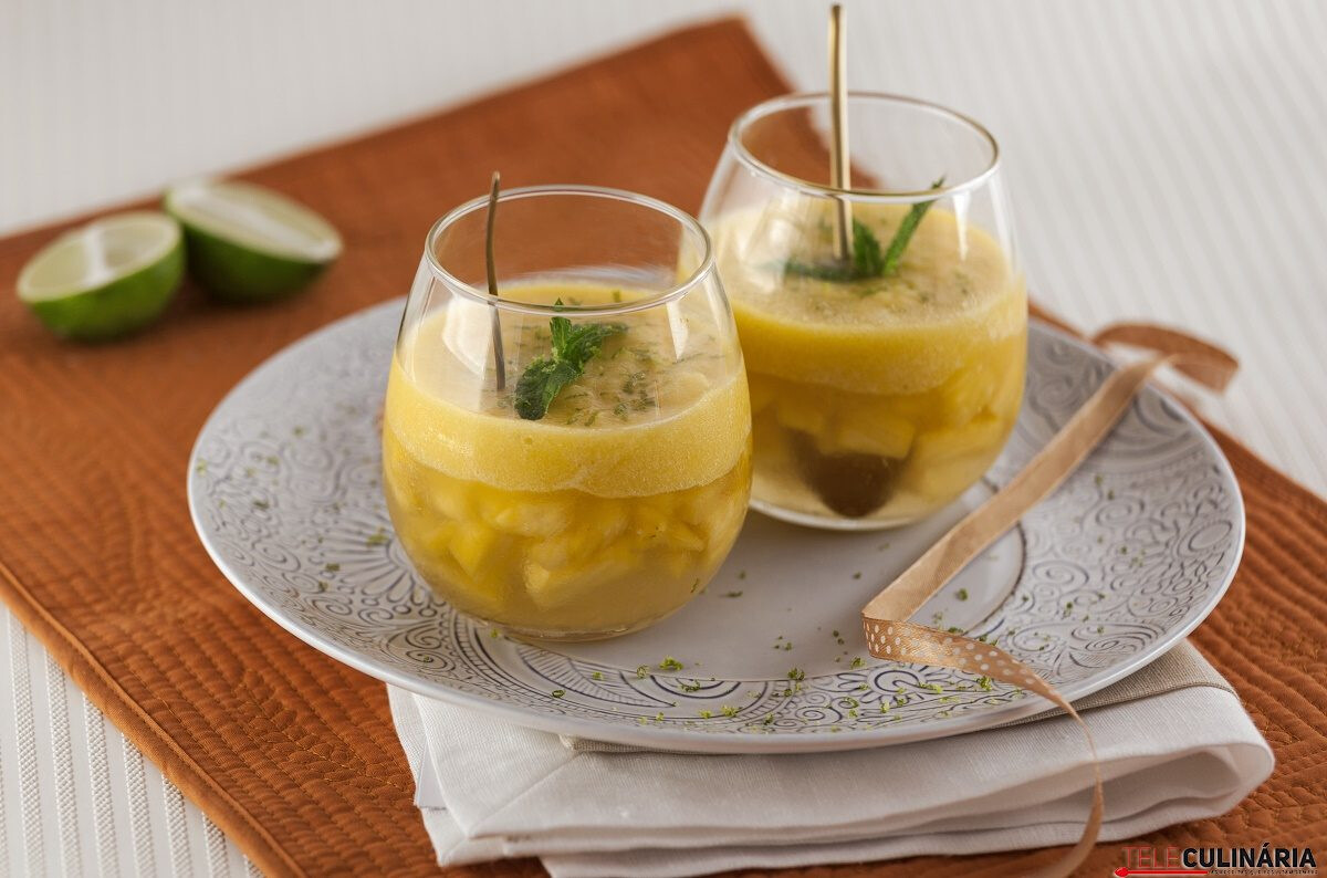 Ananás em duas texturas