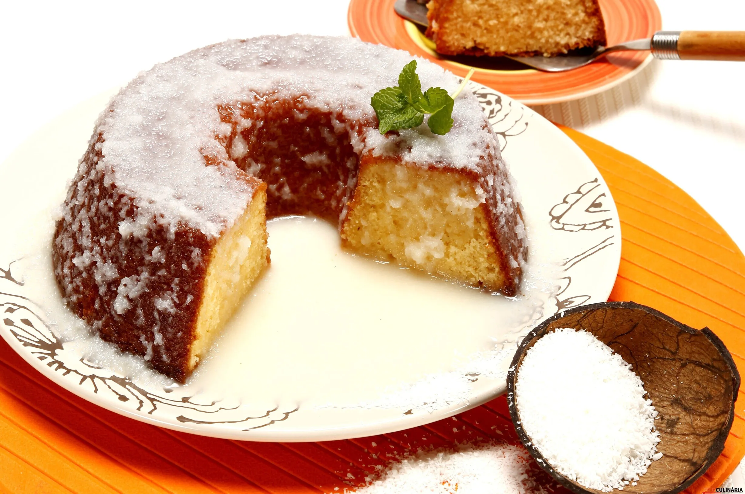 Bolo de coco com calda