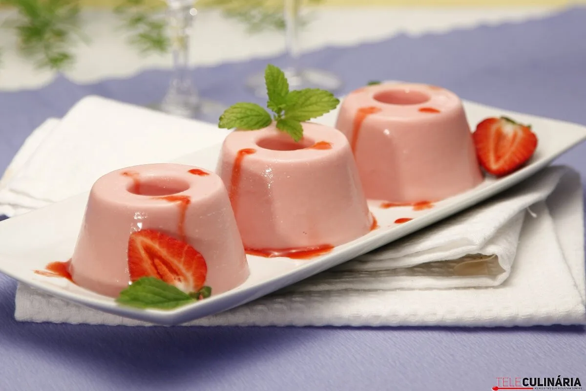 Gelatina de morango com natas de soja