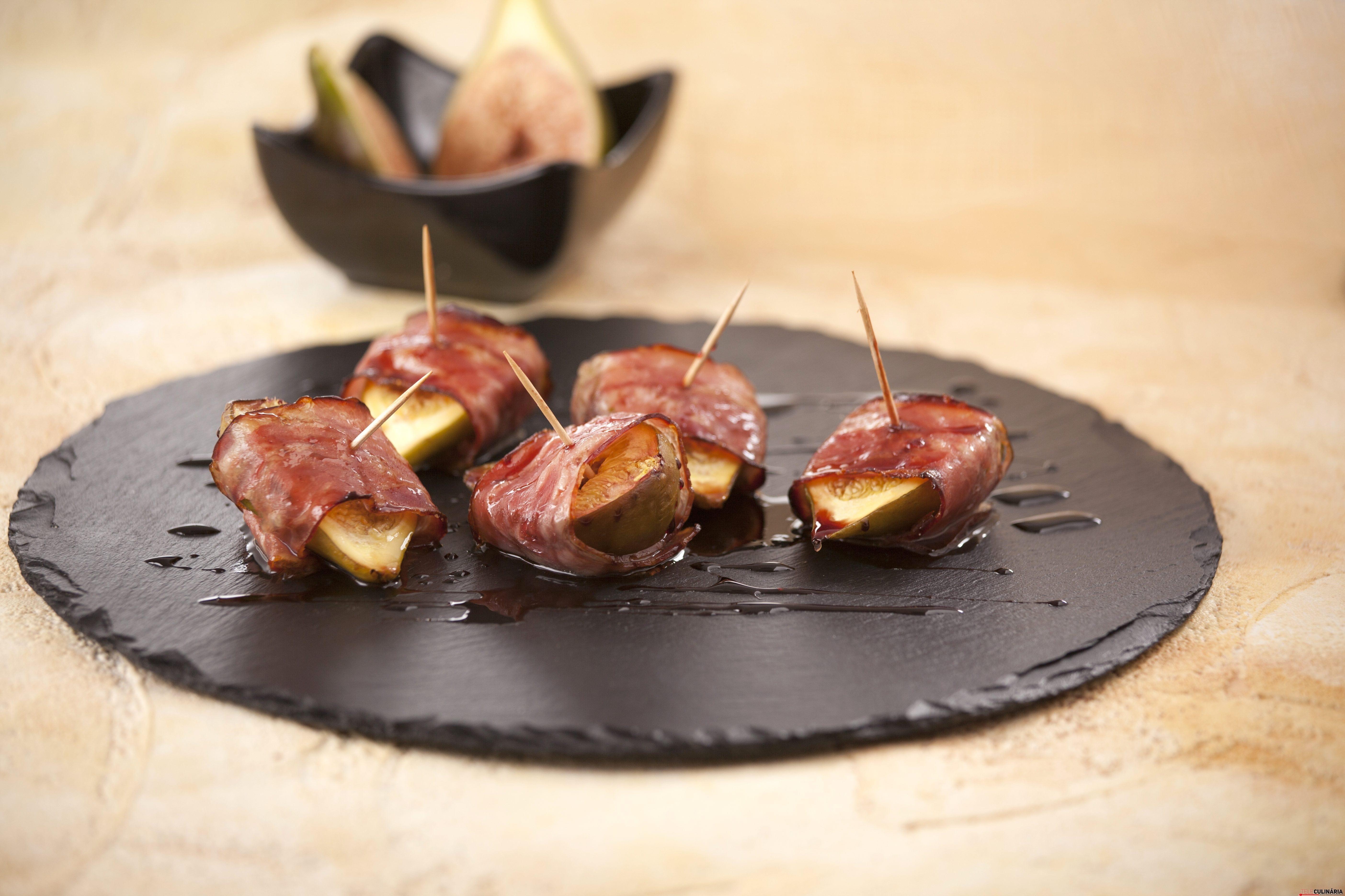 Figos no Forno com Bacon