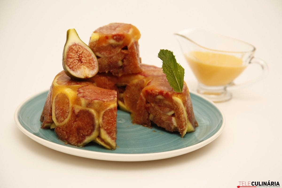 Pudim de figos frescos
