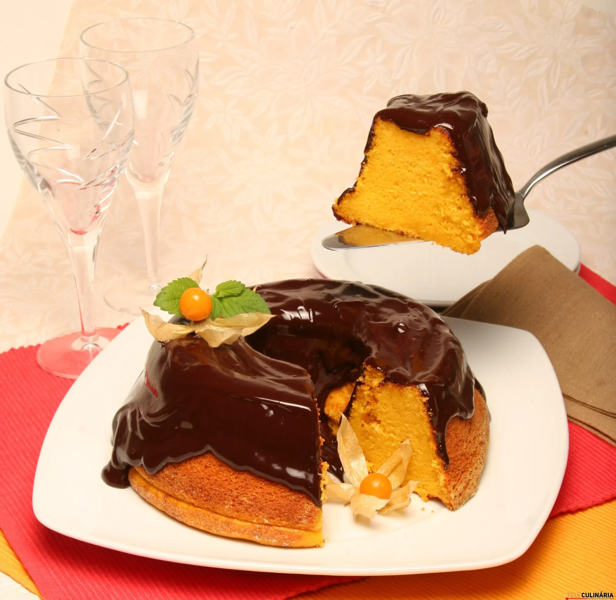 Bolo de cenoura coberto (robot de cozinha)