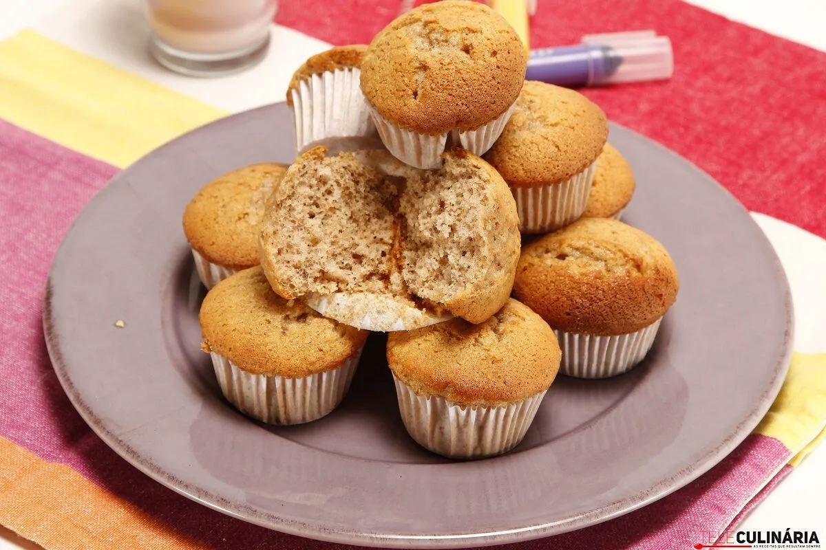 Queques de noz com iogurte de morango