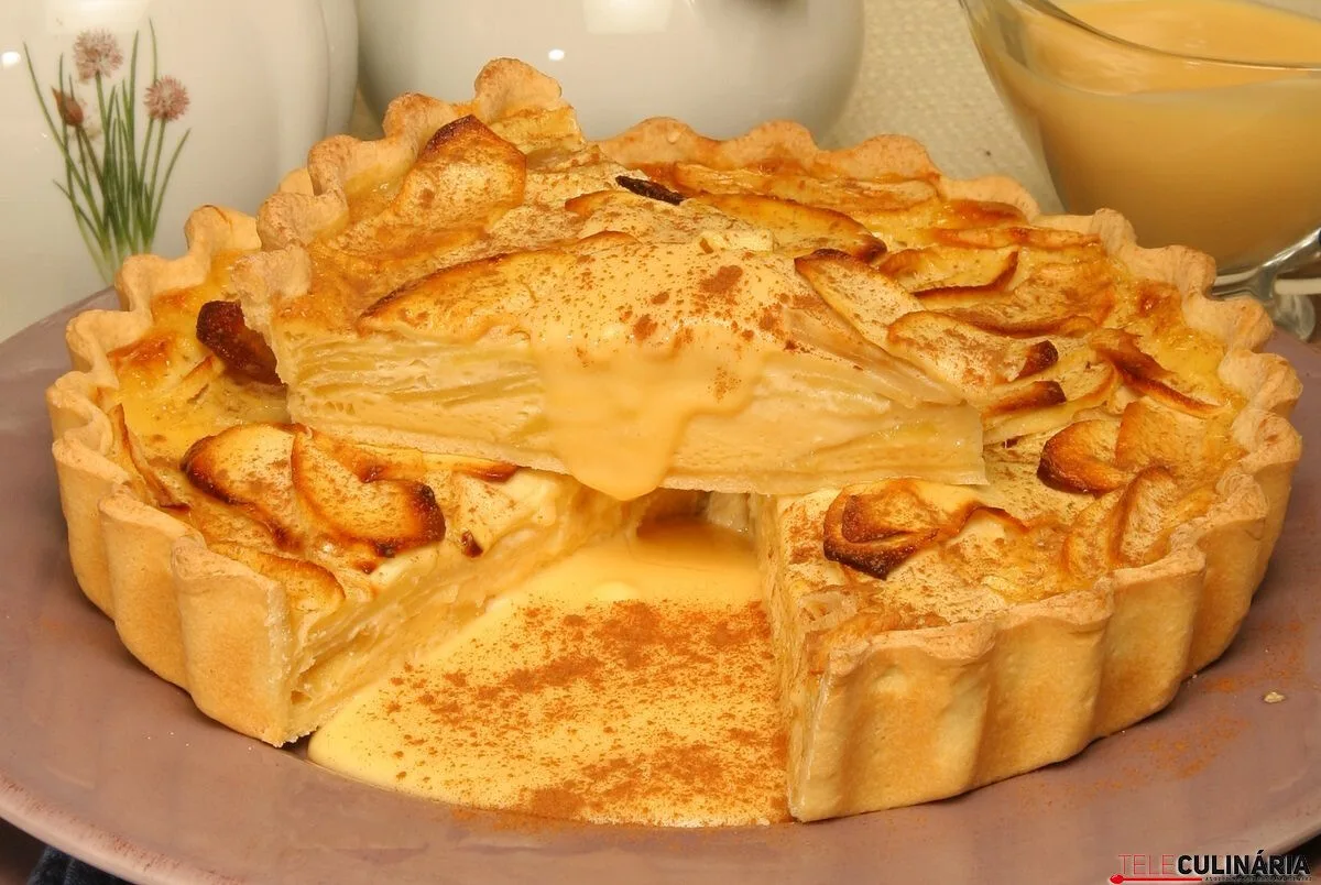 Tarte de maçã quente com creme inglês
