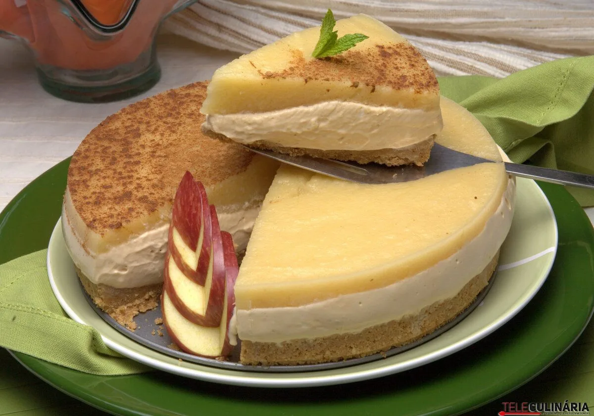 Tarte de bolacha com maçã cozida