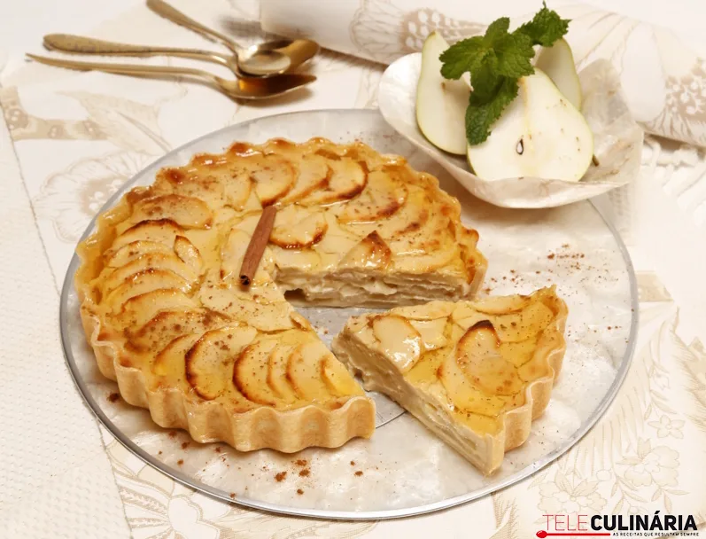 Tarte de maçãs com recheio de peras