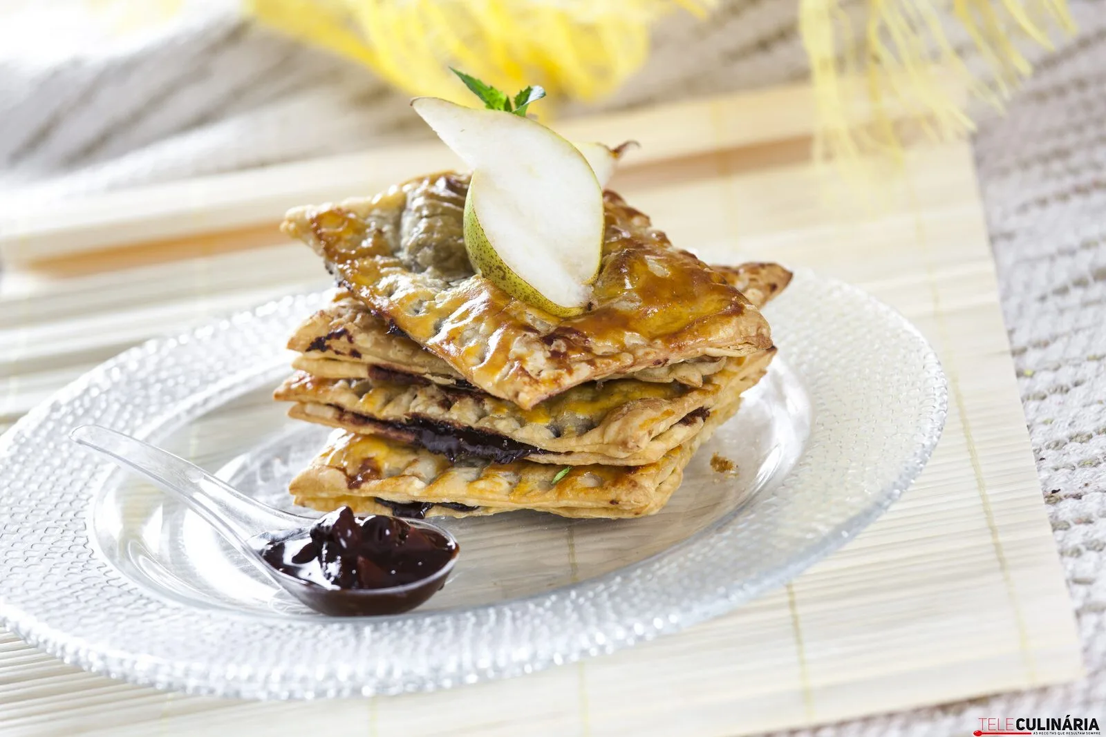 Folhados de pera e chocolate