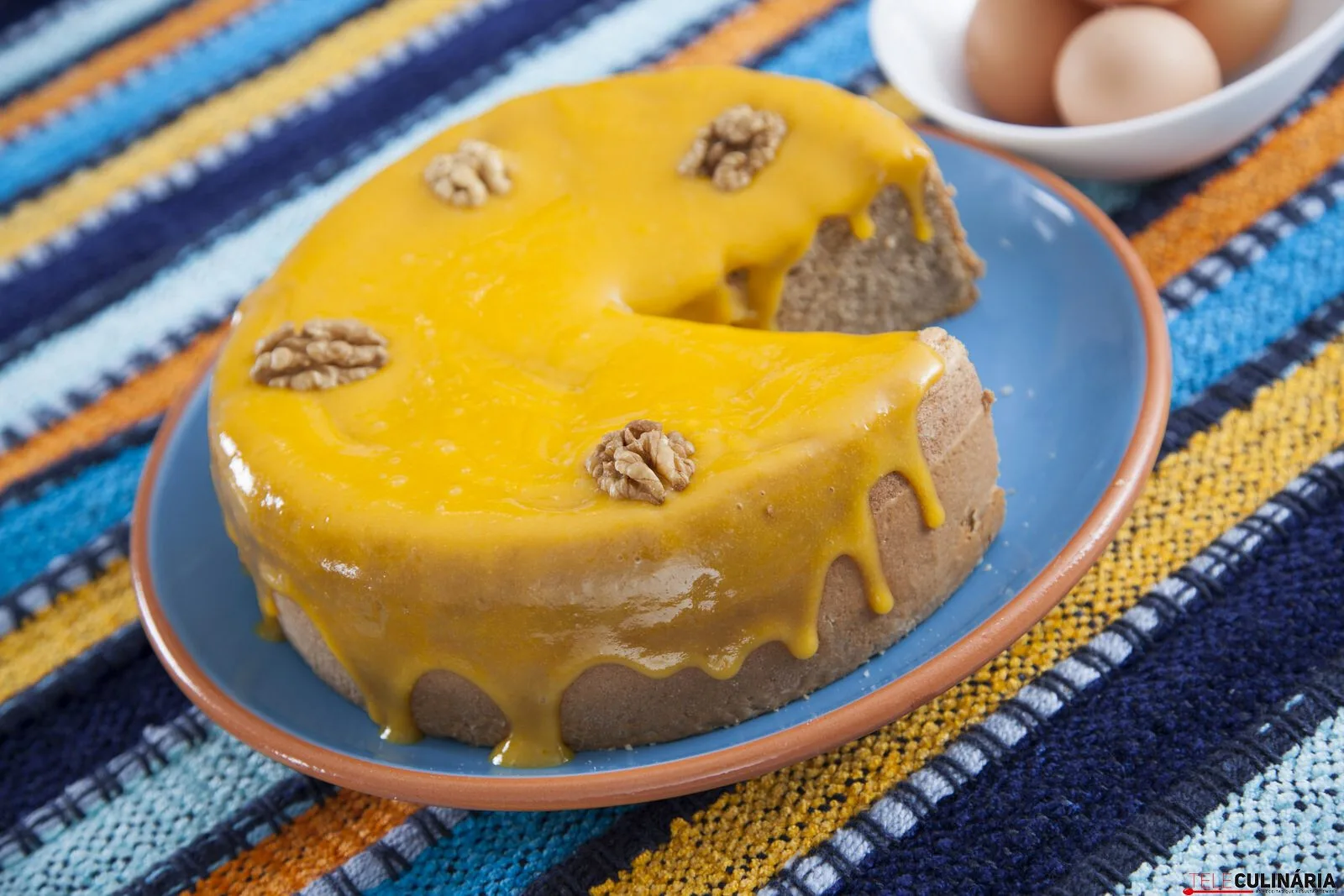 Bolo de noz com ovos-moles