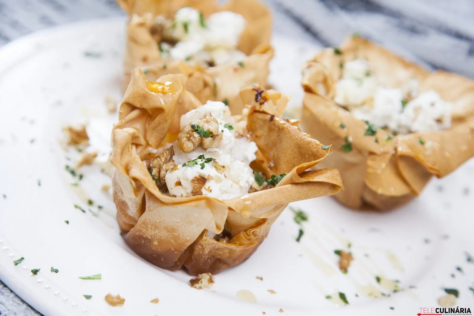 Pastelinhos de queijo de cabra com mel