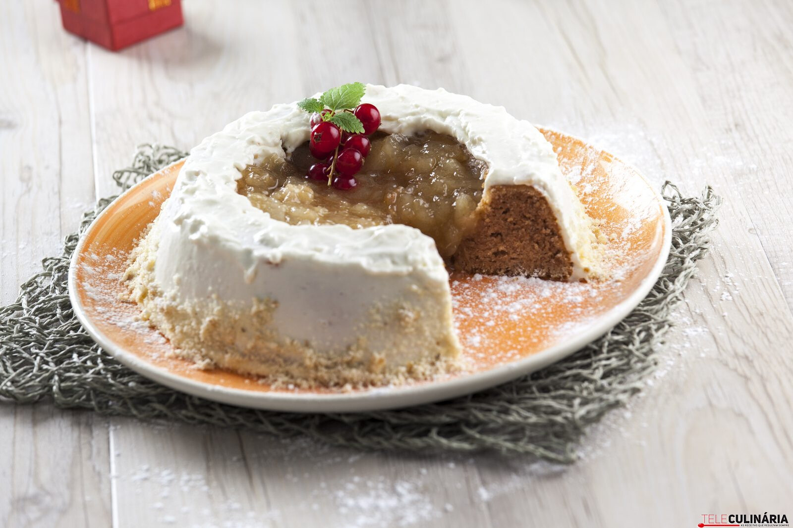 Bolo de noz com doce de pêra e mascarpone
