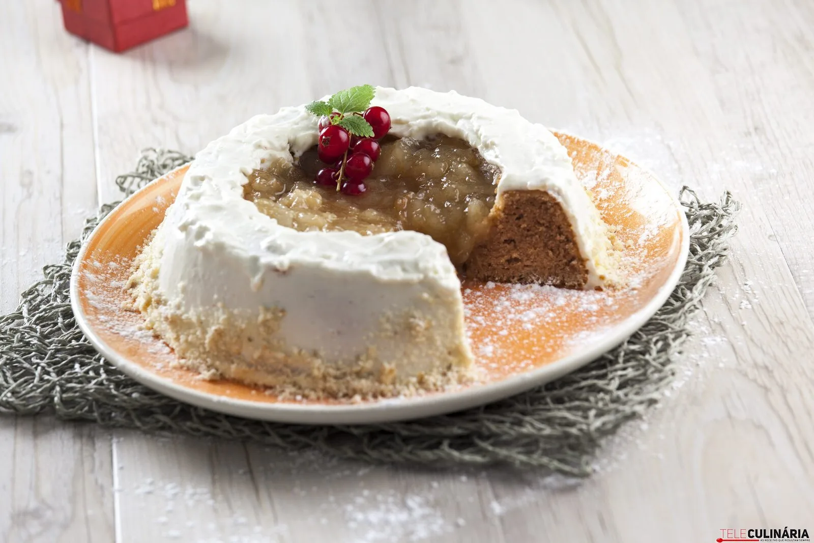 Bolo de noz com doce de pêra e mascarpone