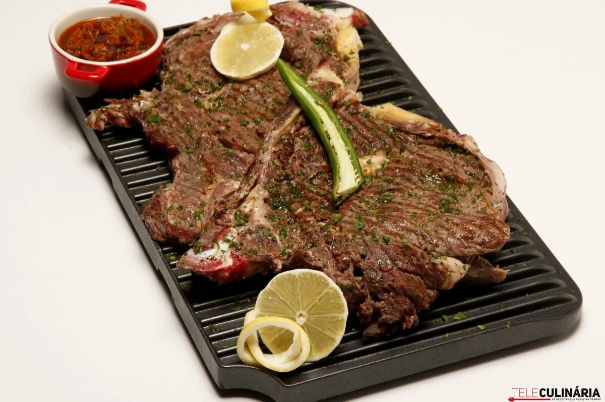 Costeletão de novilho com molho diabo