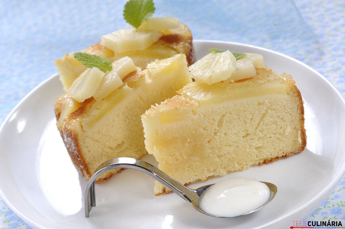 Bolo de ananás com iogurte