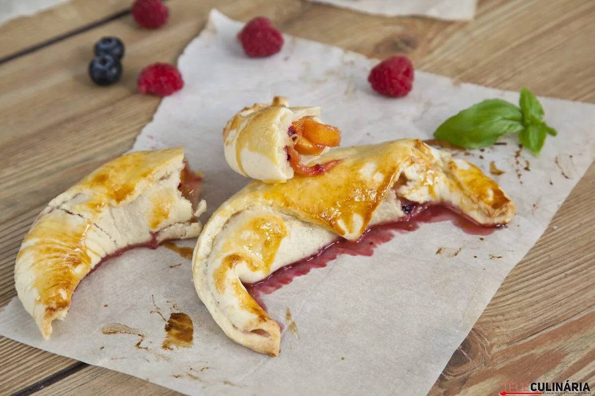 Meias-luas com recheio de manga