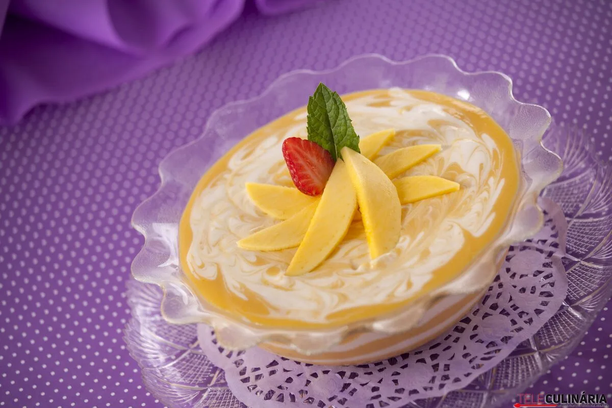 Doce de manga com iogurte grego