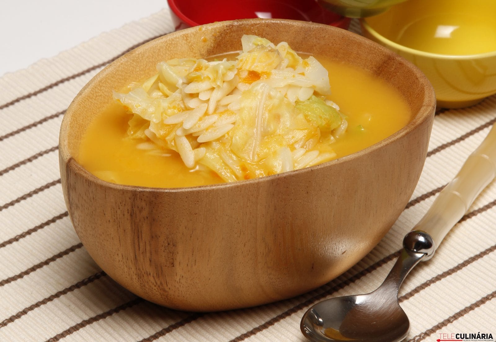 sopa de couve lombarda