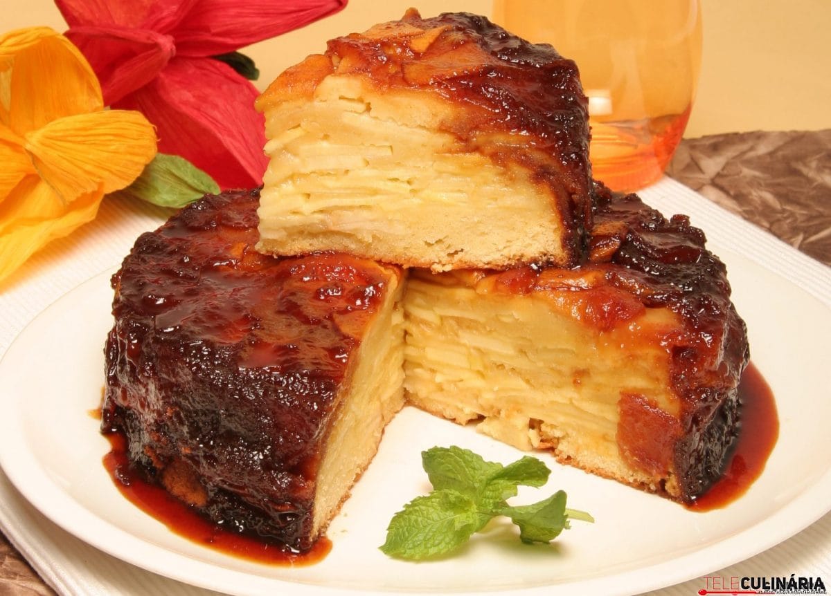 Bolo de maçã e caramelo