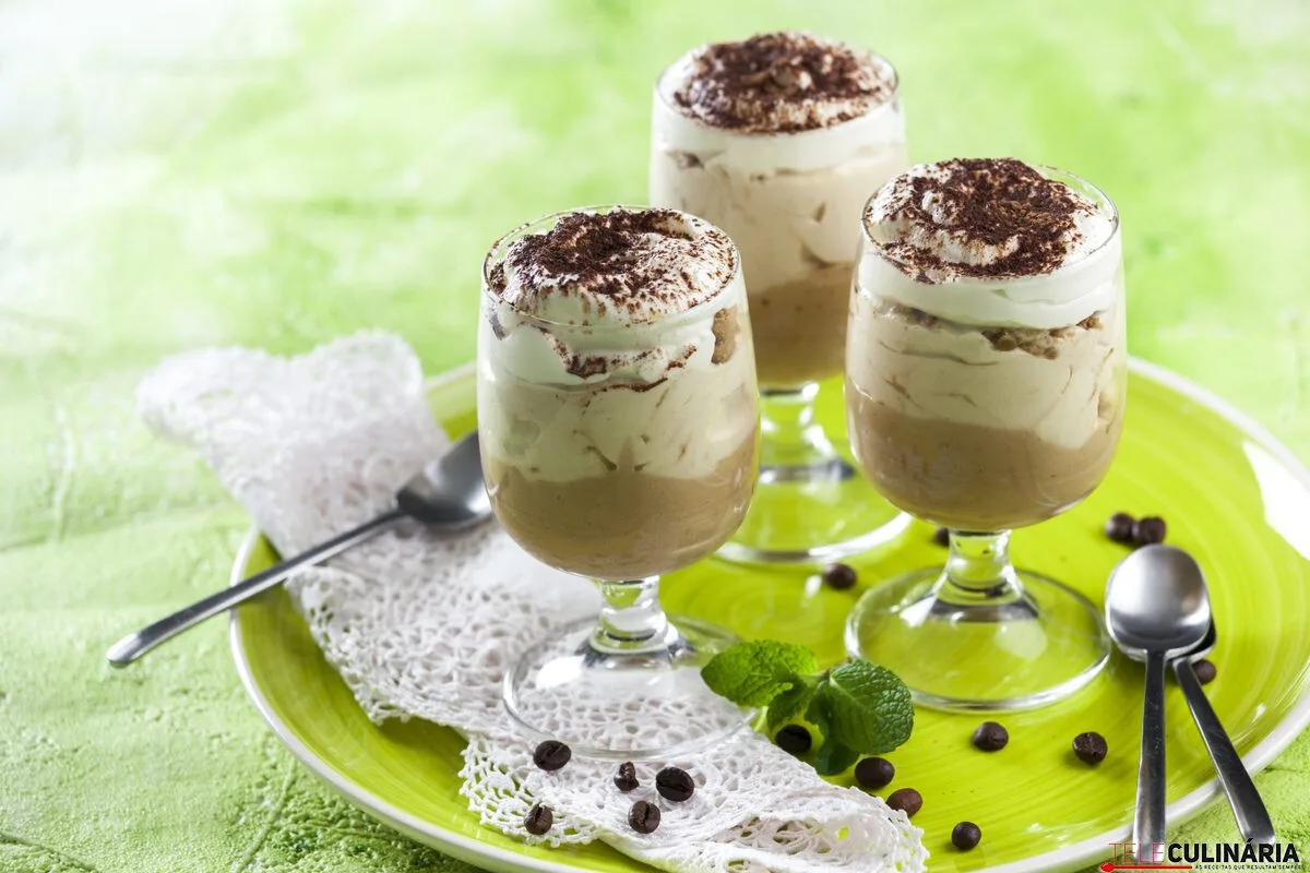 Doce cappuccino com bolachas maria