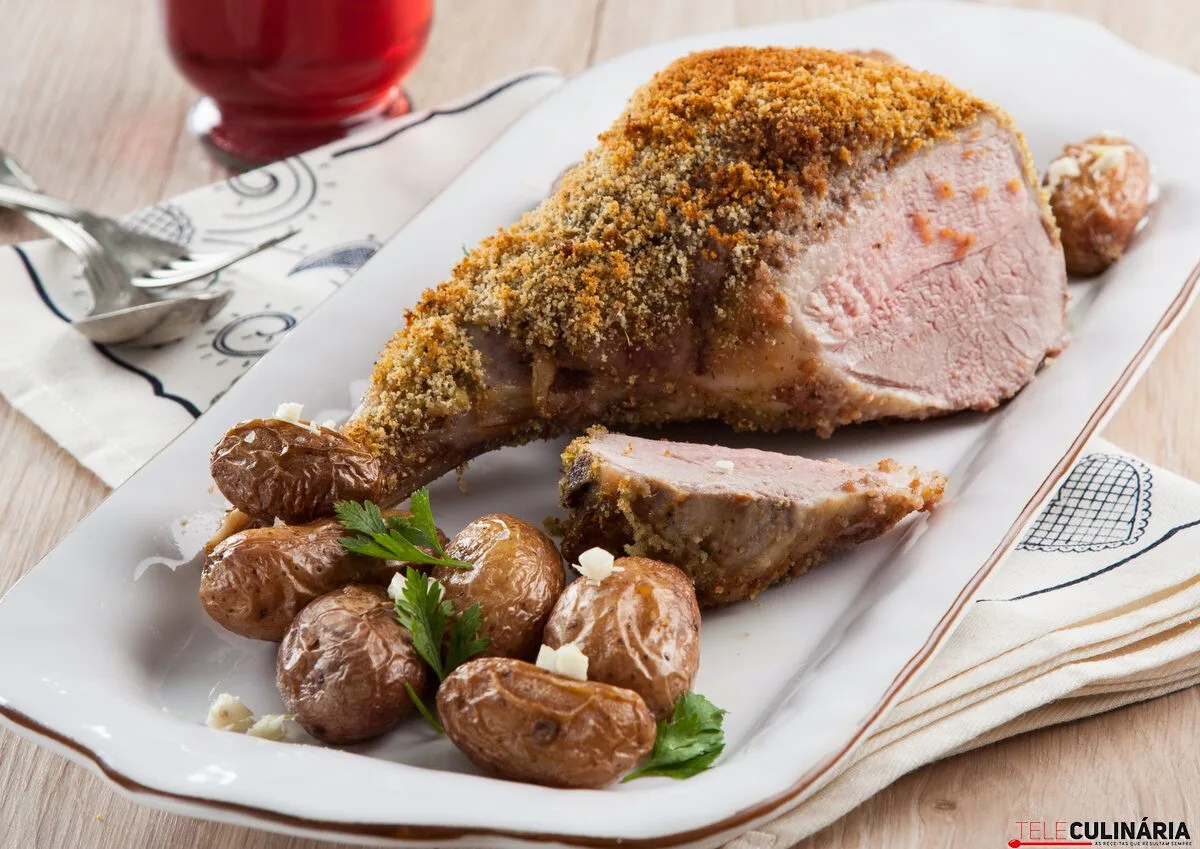 Perna de borrego com crosta de broa