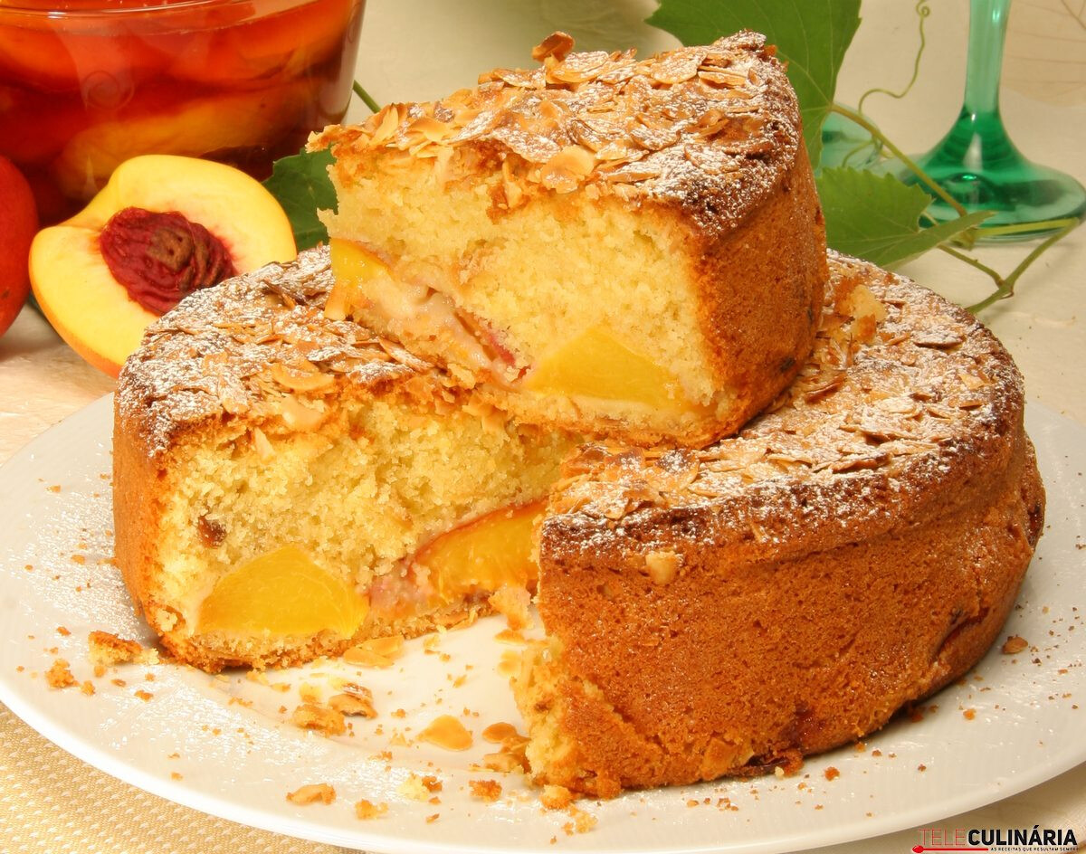 Bolo de nectarinas