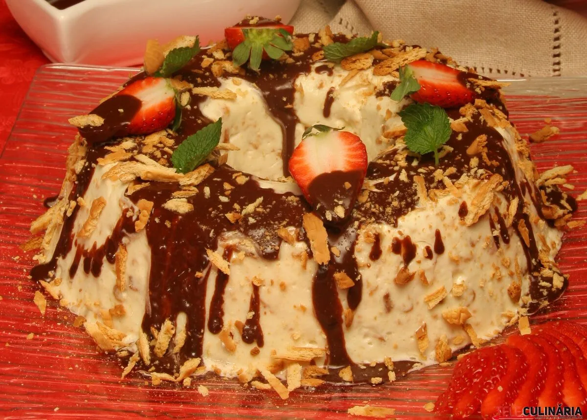 Pudim quente e frio de bolacha e chocolate