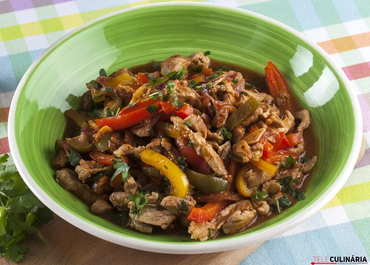 Tirinhas de porco à primavera (robot de cozinha)