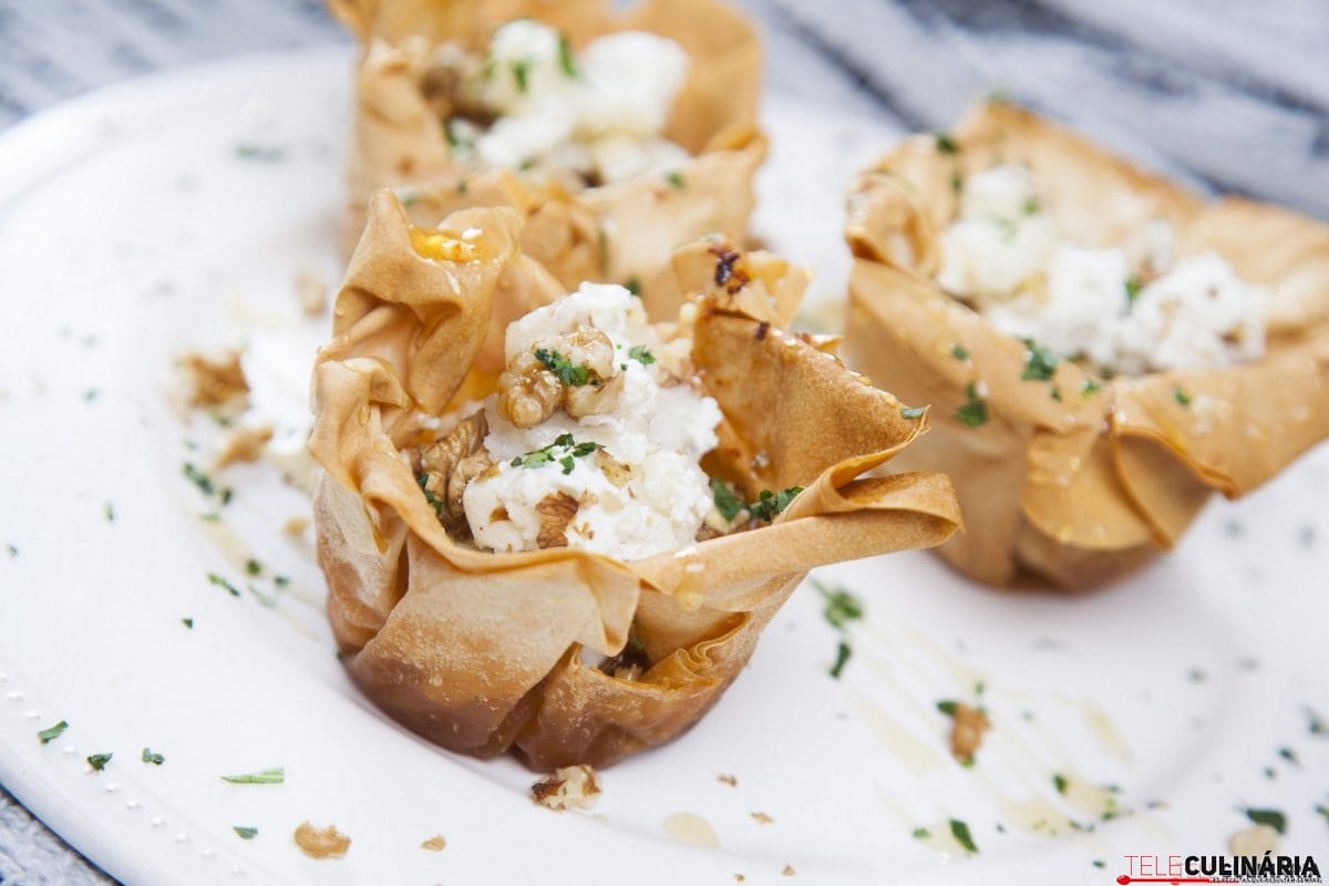 pastelinhos de queijo cabra com mel