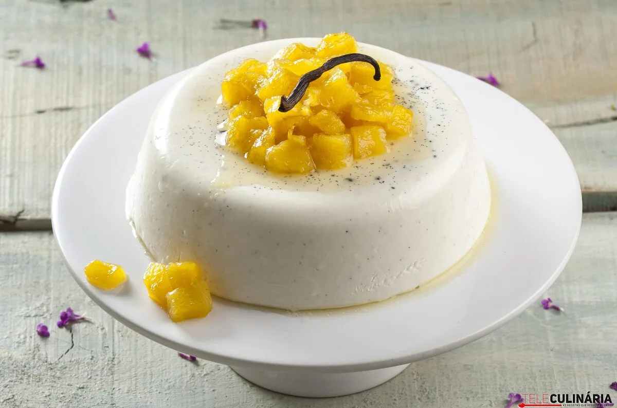 Panacota de baunilha e ananás