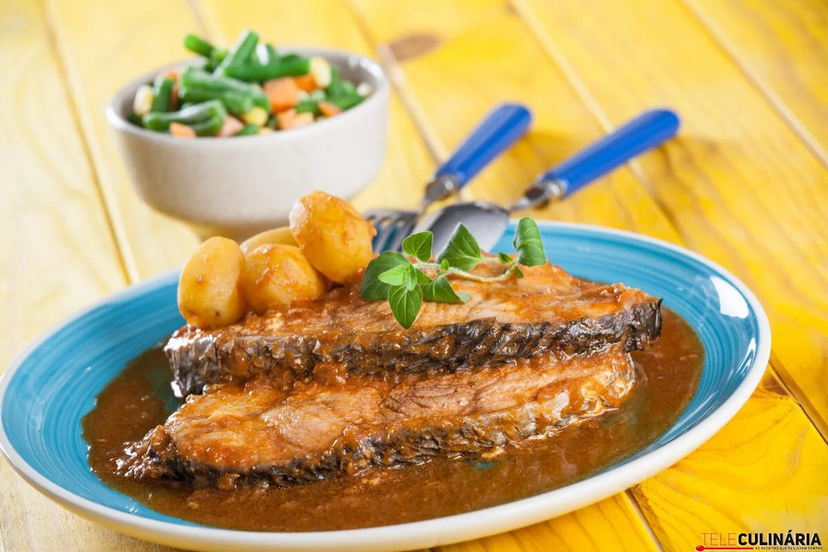 Corvina no tacho com batatinhas