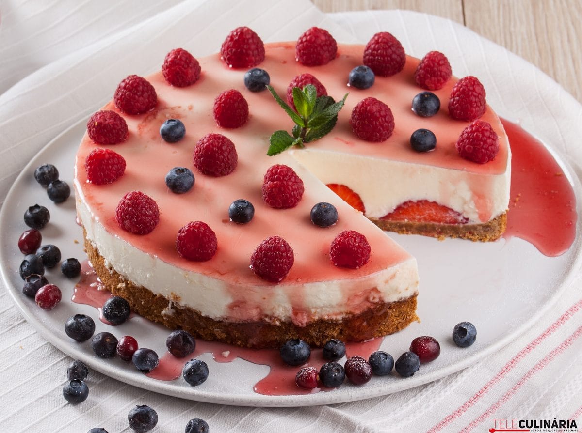 Cheesecake de framboesas e morangos