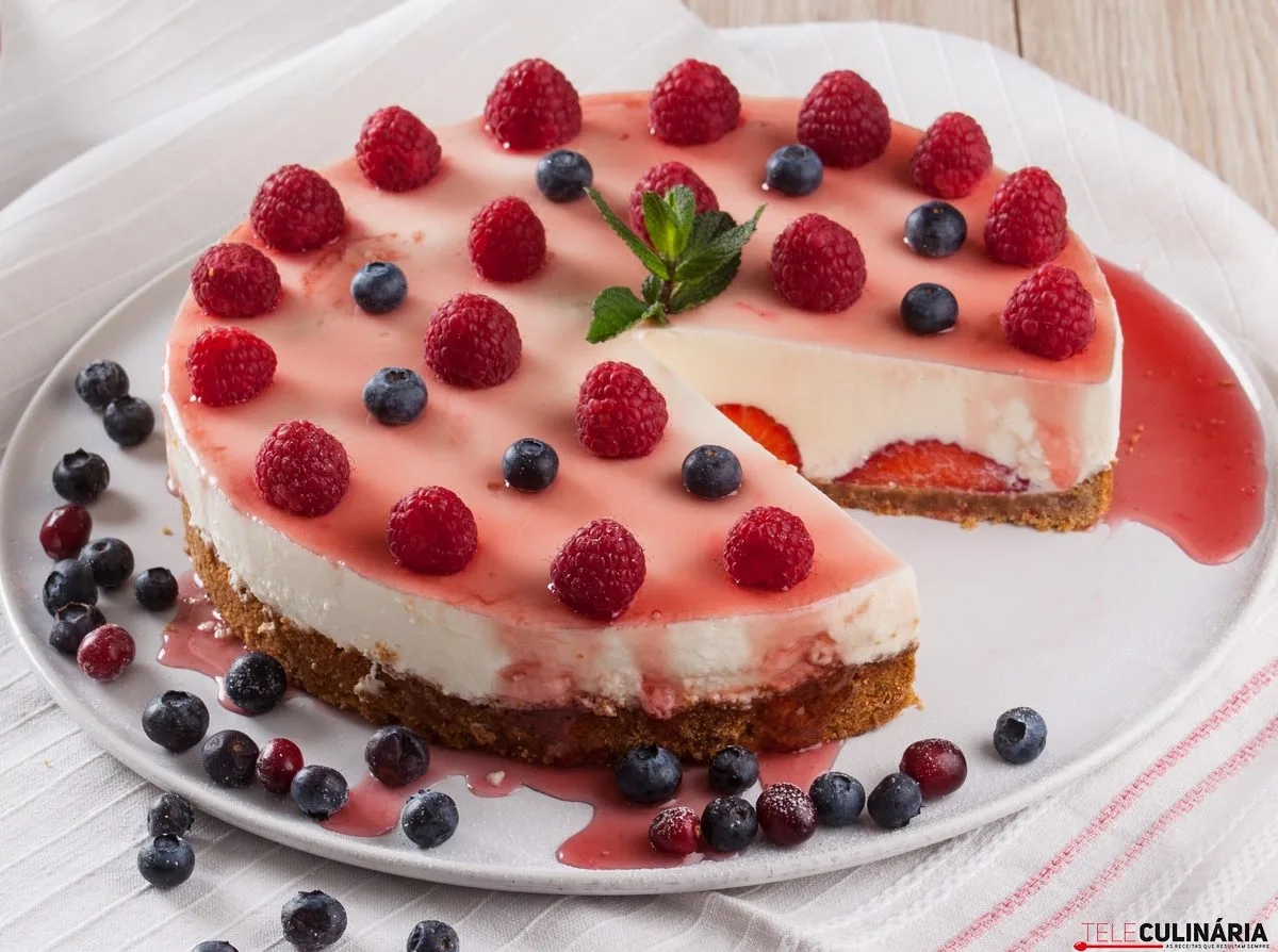 Cheesecake de framboesas e morangos