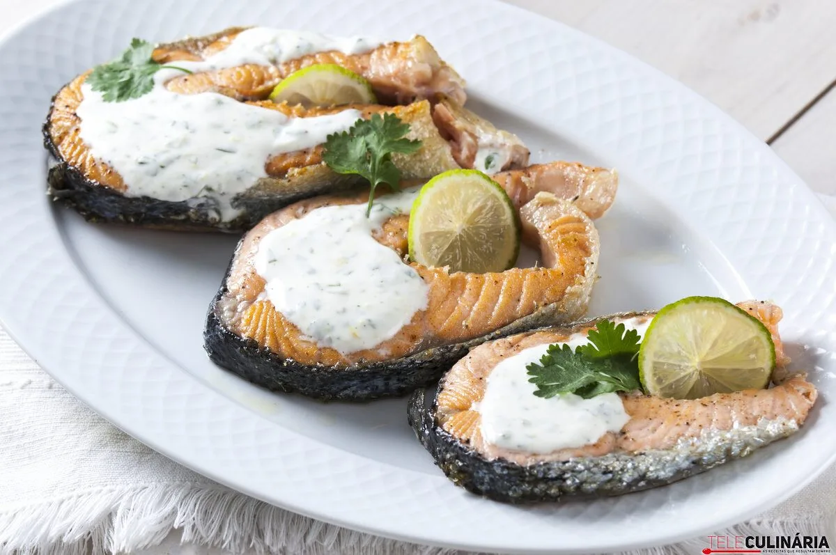 Salmão com iogurte e lima