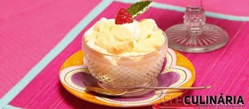 Bicolor de iogurte e leite condensado