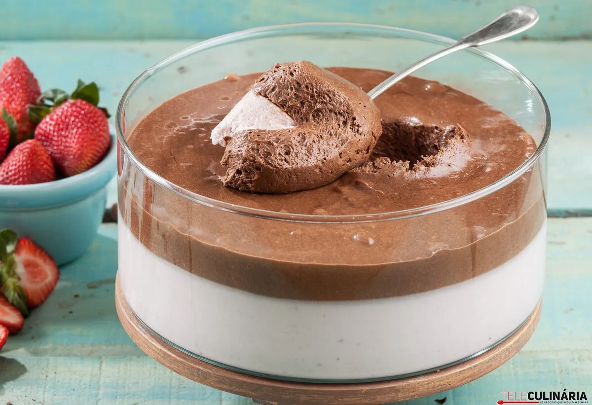 Mousse de chocolate e morangos (robot de cozinha)