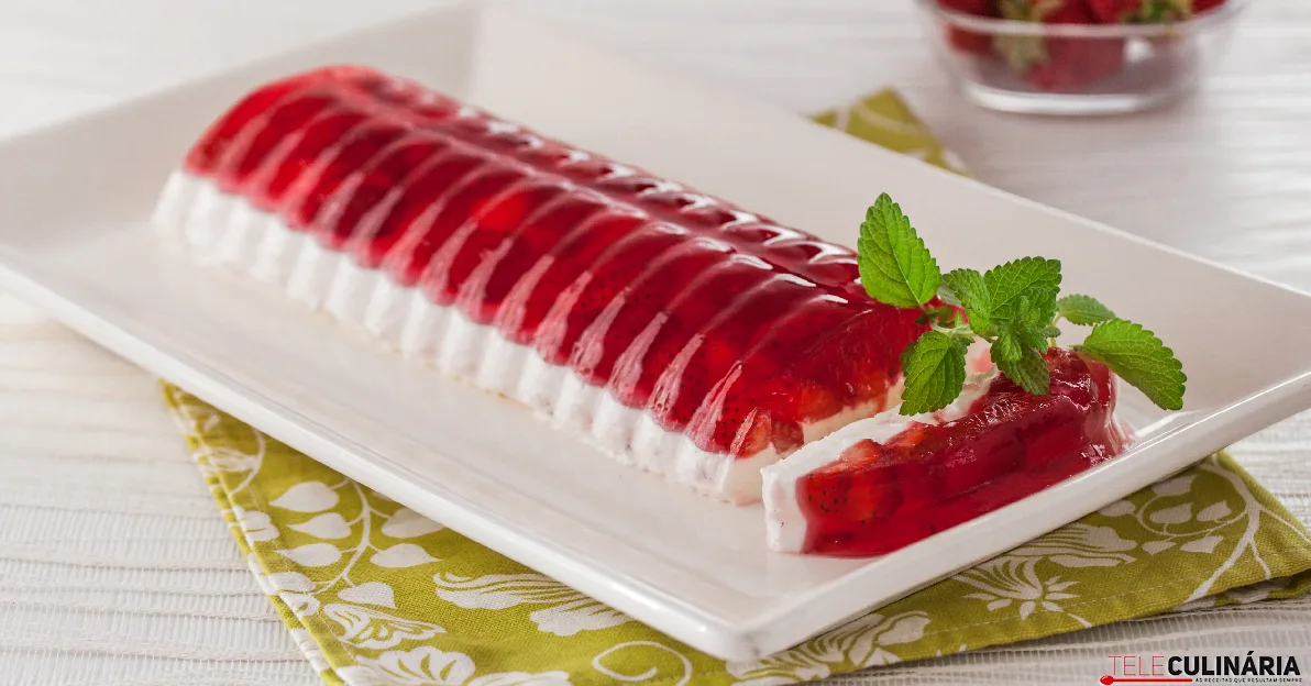 Semifrio de iogurte e morangos