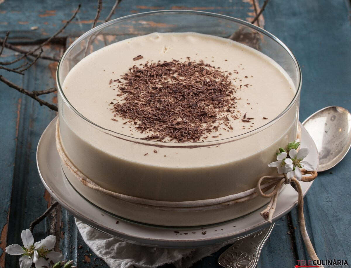 Mousse de chocolate branco e café (robot de cozinha)