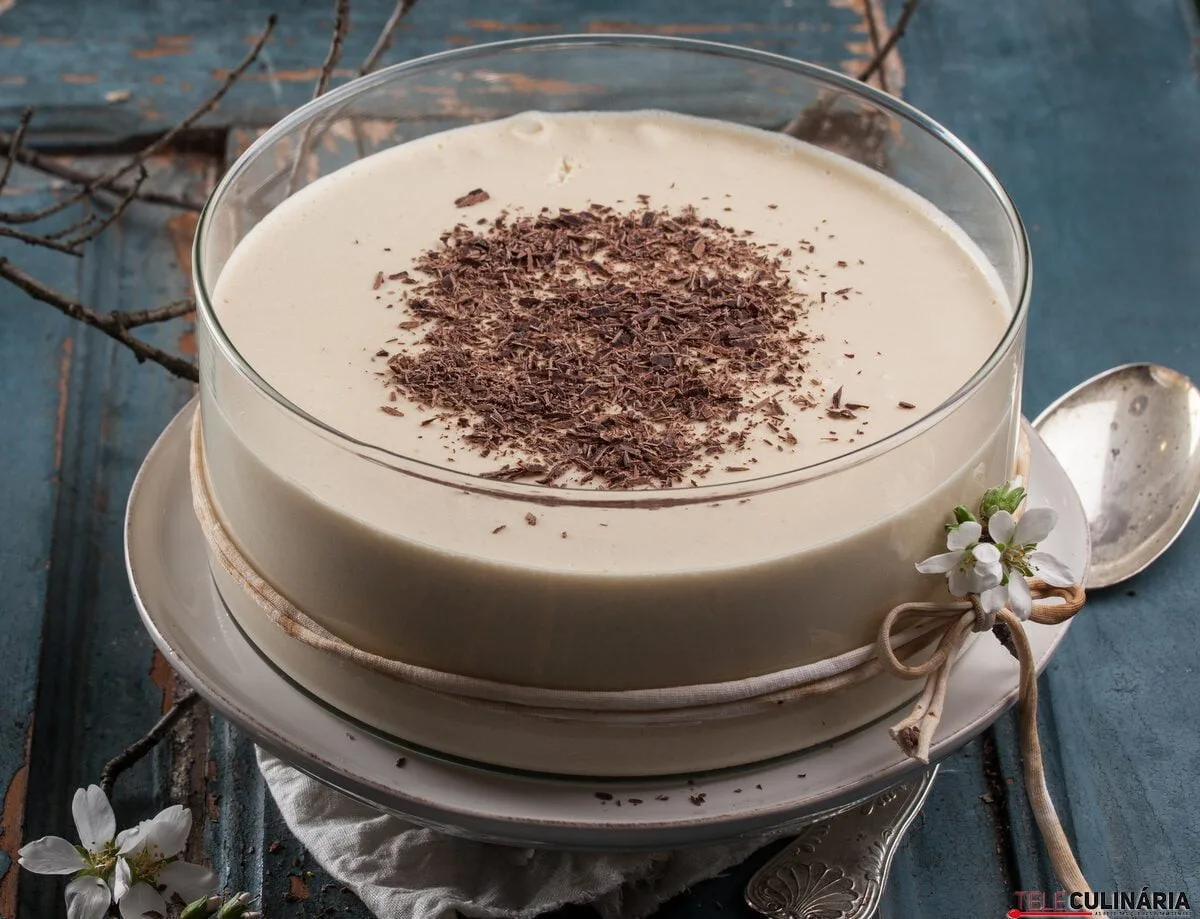 Mousse de chocolate branco e café (robot de cozinha)