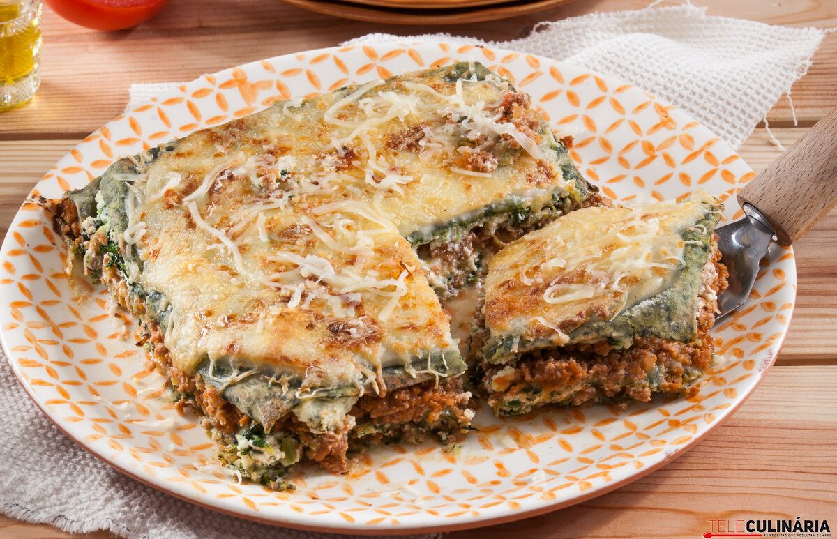 Lasanha verde com carne e espinafres (robot de cozinha)