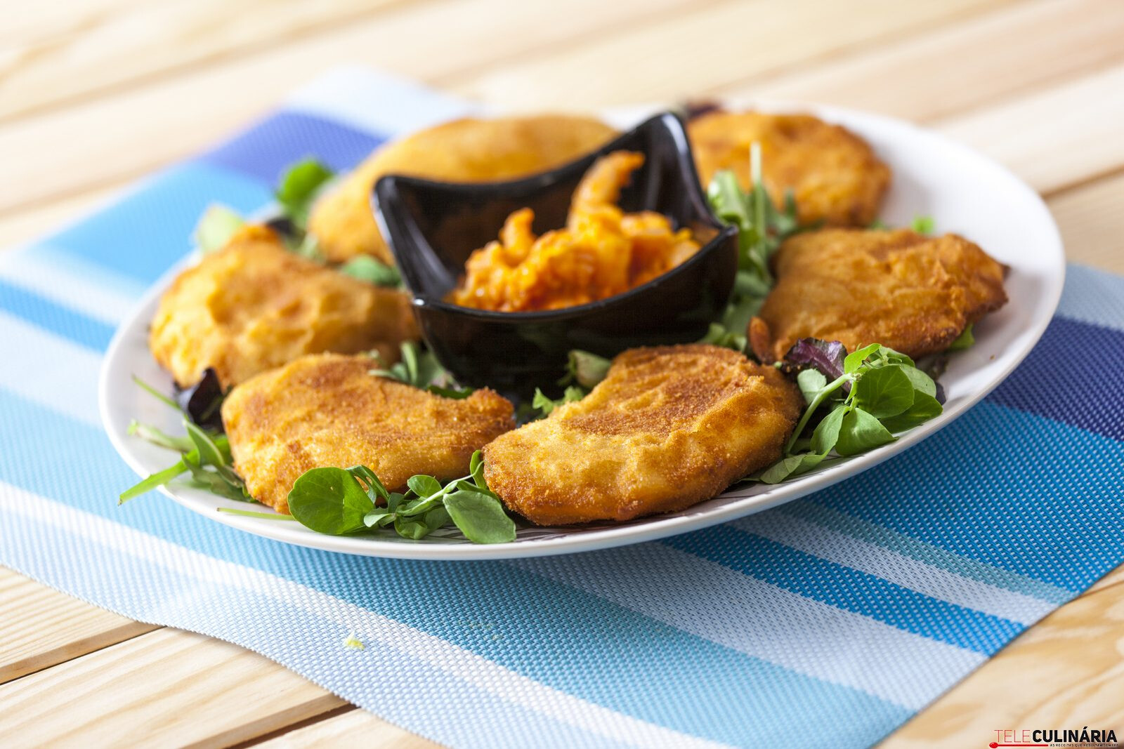 Rissóis com recheio de camarão