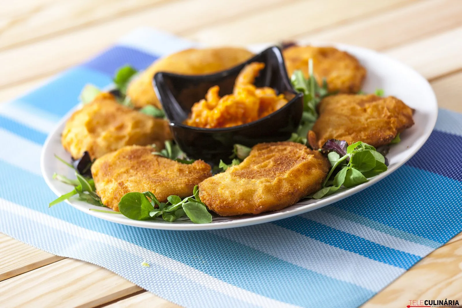 Rissóis com recheio de camarão