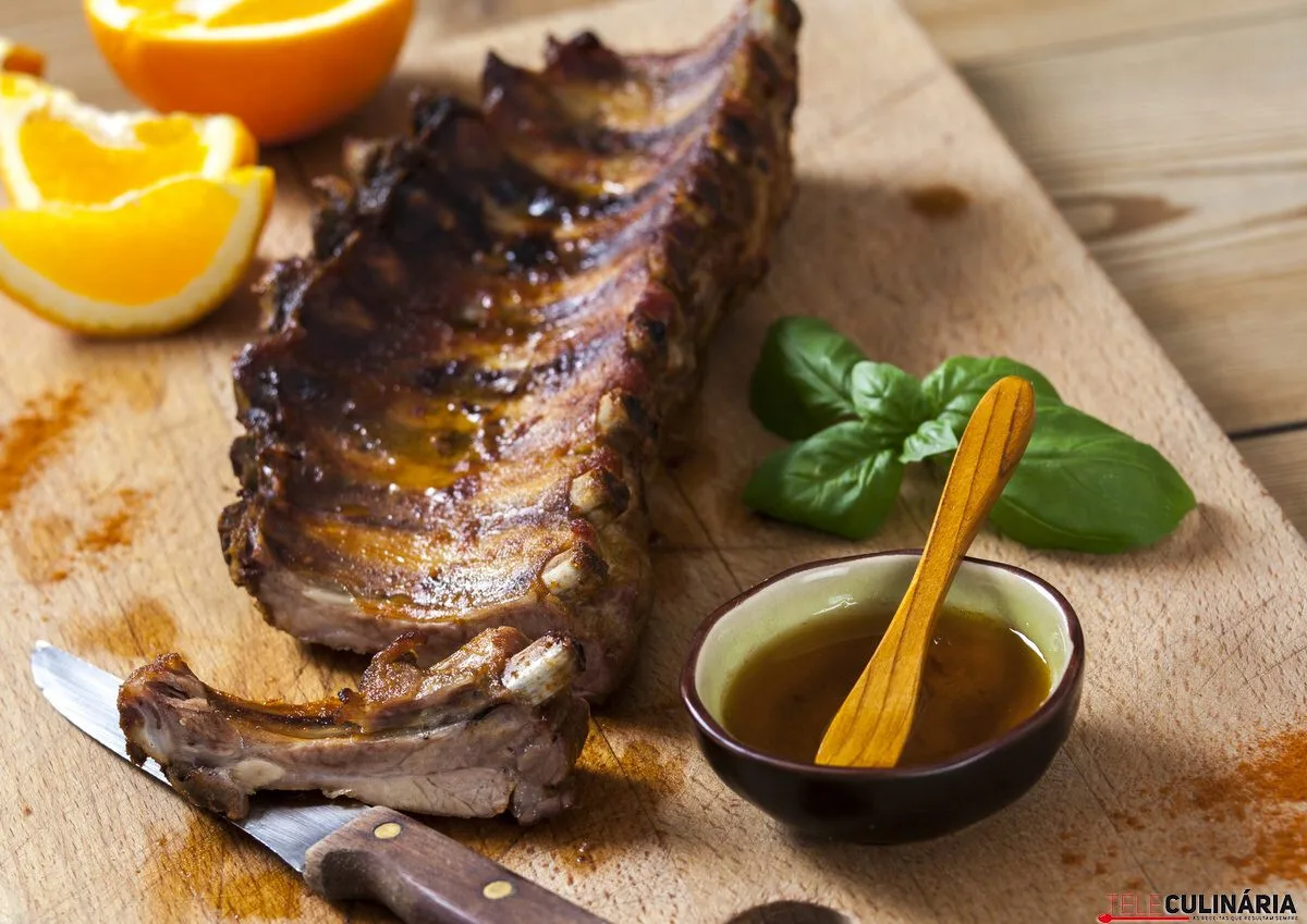 Costela com molho de laranja e manjericão