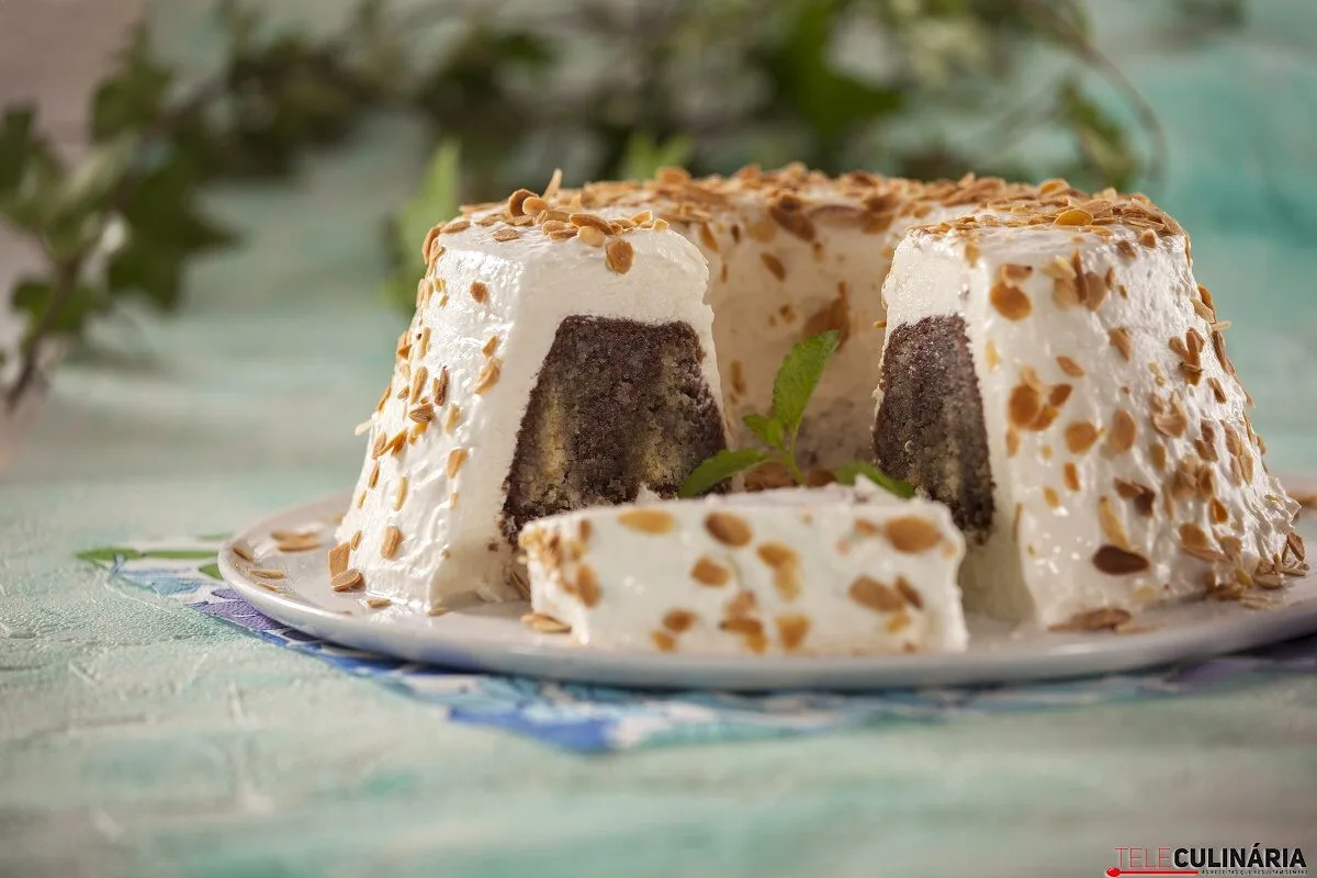 Bolo gelado enformado