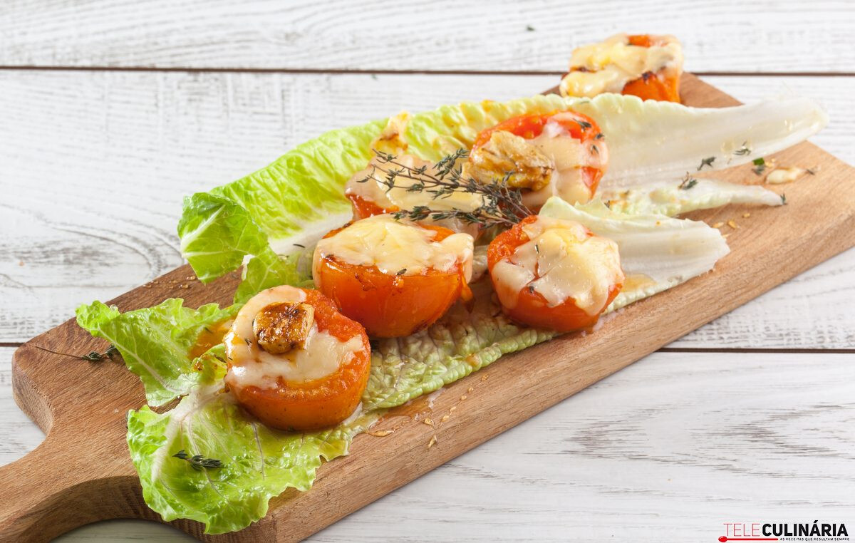 Tomate grelhado com queijo