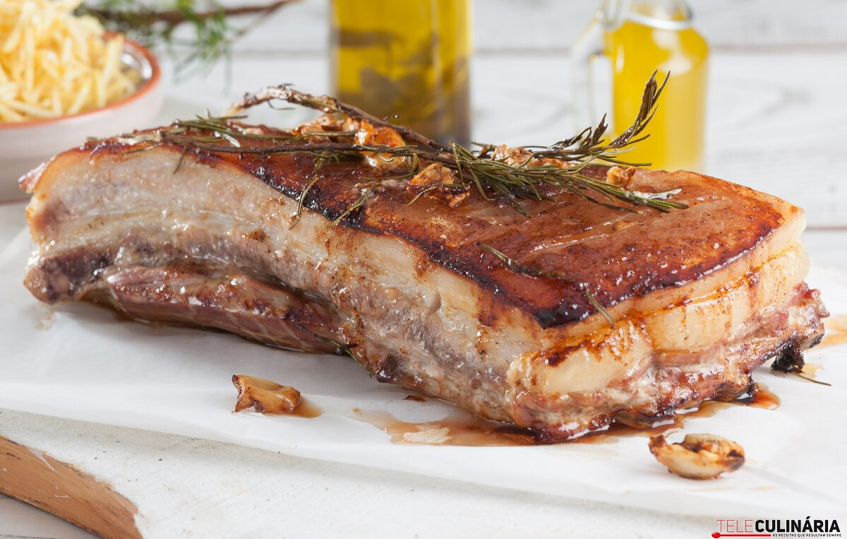 Barriga de porco assada com alecrim