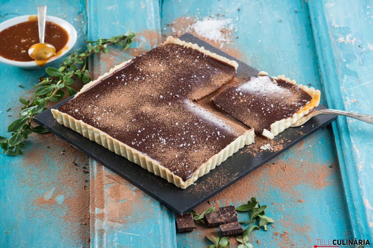 Tarte de caramelo salgado e chocolate