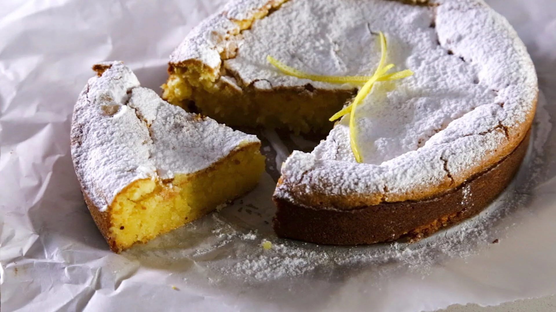 Bolo caprese de limão